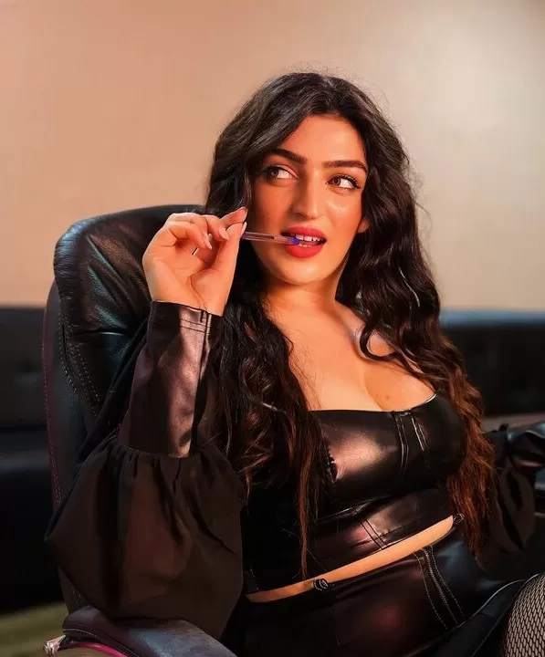 Friendly Ahmedabad Call Girl Near You 2 Friendly Ahmedabad Call Girl Near You 2