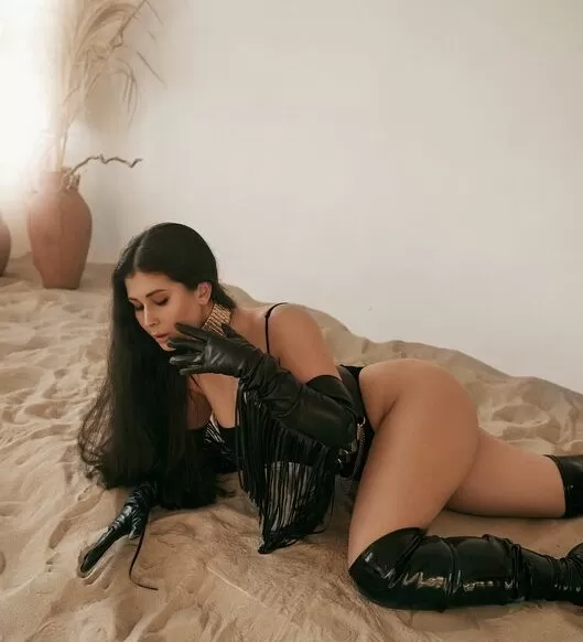 Versatile Call Girls in Faridabad for Complete Service 1