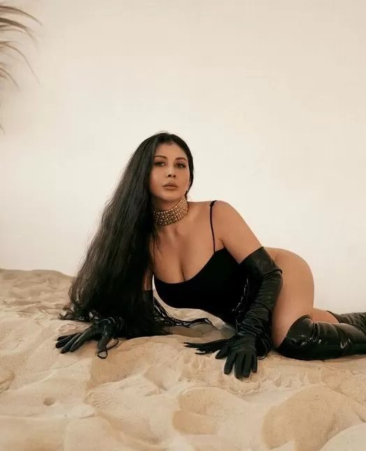 Versatile Call Girls in Faridabad for Complete Service 2