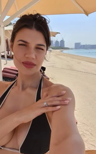 Premium facility call girl service starting Rs4000 with A/C Room 3