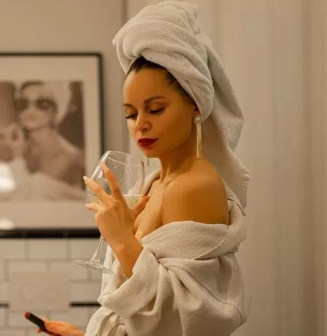 I am an Erotic call girl in Jabalpur for a complete satisfaction